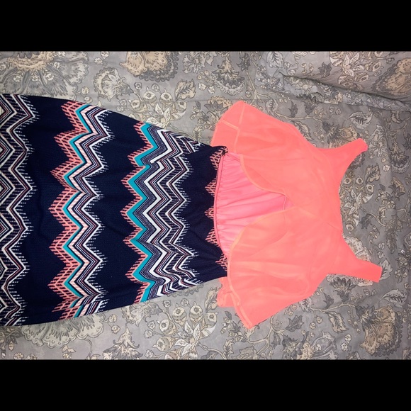 A dress - Picture 2 of 2